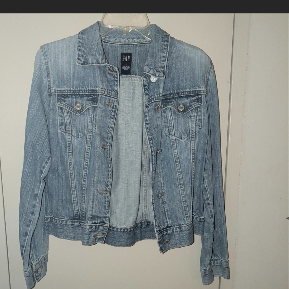 GAP Women's Light Blue Denim Jacket